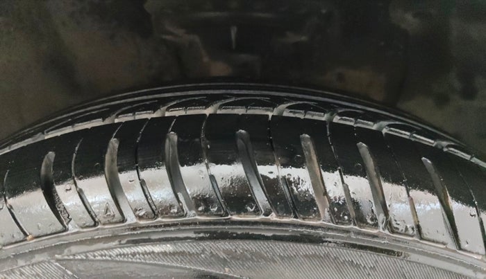 2017 Hyundai Elite i20 SPORTZ 1.2, CNG, Manual, 73,687 km, Right Front Tyre Tread