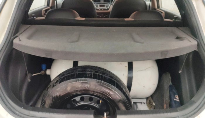 2017 Hyundai Elite i20 SPORTZ 1.2, CNG, Manual, 73,687 km, Boot Inside