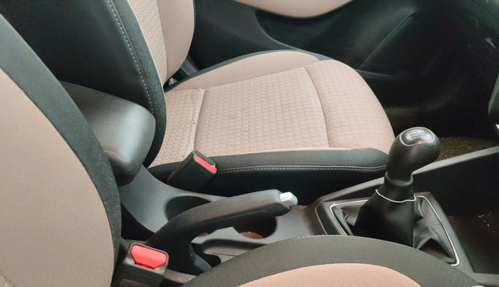 2017 Hyundai Elite i20 SPORTZ 1.2, CNG, Manual, 73,687 km, Gear Lever