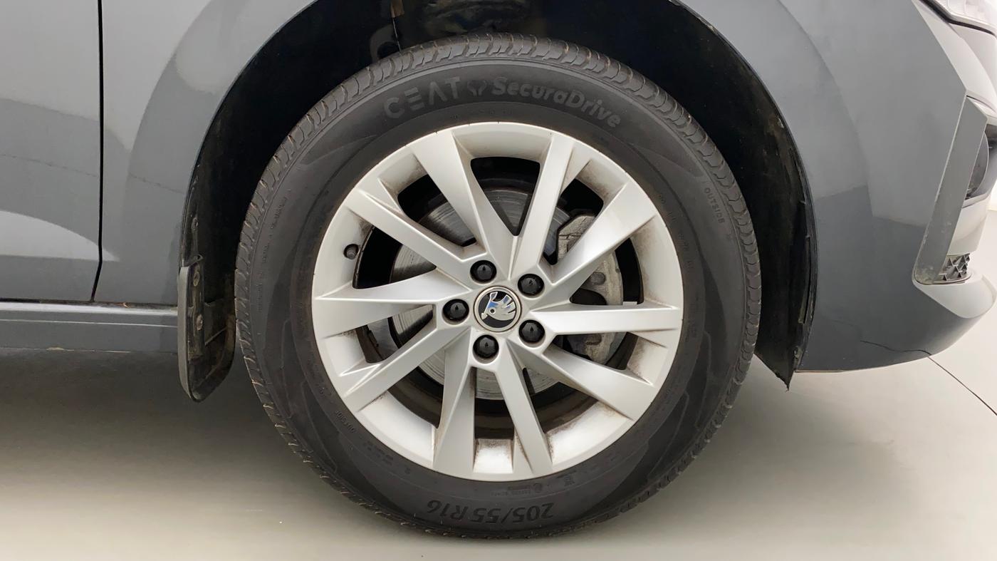 2022 Skoda SLAVIA AMBITION 1.0L TSI AT, Petrol, Automatic, 9,900 km, Right Front Wheel