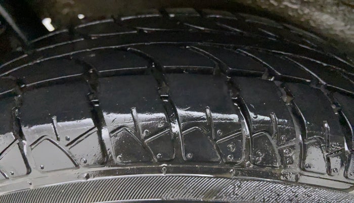 2014 Maruti Wagon R 1.0 LXI CNG, CNG, Manual, 84,055 km, Left Front Tyre Tread