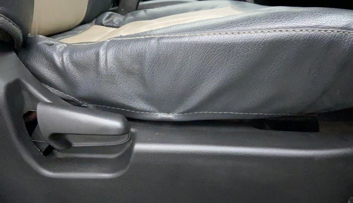 2014 Maruti Wagon R 1.0 LXI CNG, CNG, Manual, 84,055 km, Driver Side Adjustment Panel