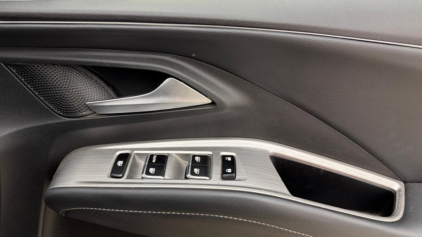 2024 MG HECTOR PLUS Select Pro 1.5 MT 7 STR, Petrol, Manual, 19,342 km, Driver Side Door Panels Control