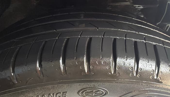 2024 MG HECTOR PLUS Select Pro 1.5 MT 7 STR, Petrol, Manual, 19,342 km, Right Front Tyre Tread