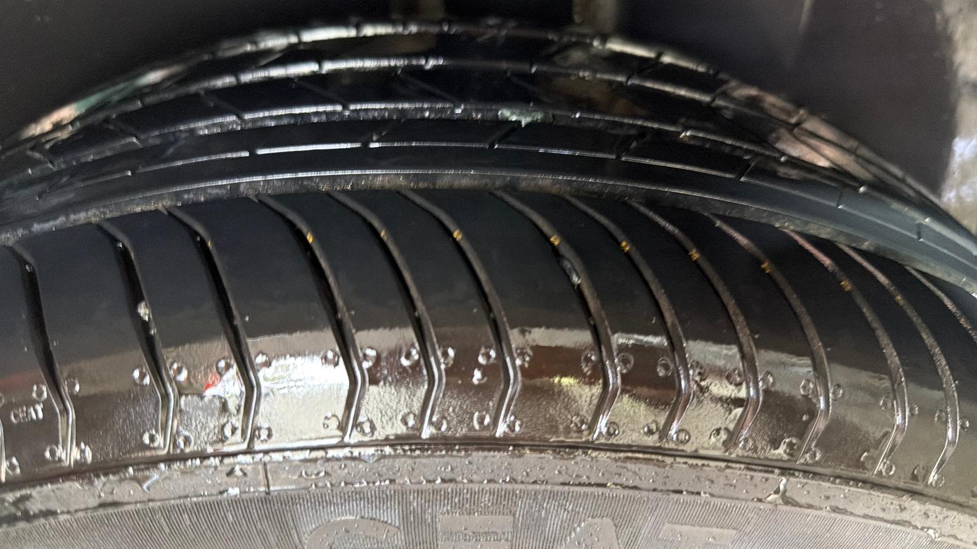 2024 MG HECTOR PLUS Select Pro 1.5 MT 7 STR, Petrol, Manual, 19,342 km, Left Rear Tyre Tread