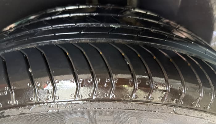 2024 MG HECTOR PLUS Select Pro 1.5 MT 7 STR, Petrol, Manual, 19,342 km, Left Rear Tyre Tread