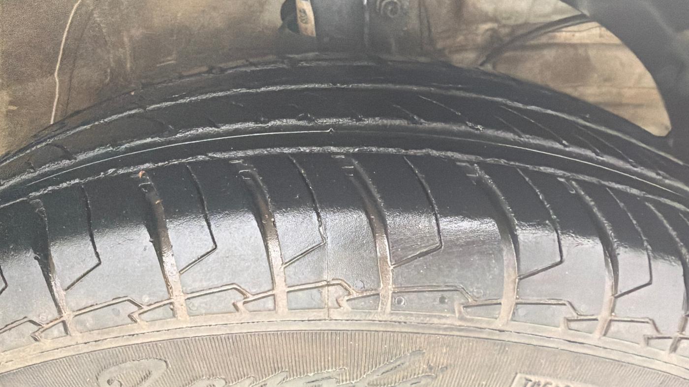 2024 Maruti Swift LXI, Petrol, Manual, 13,029 km, Right Front Tyre Tread