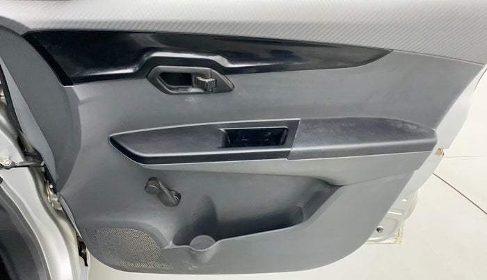 2019 Mahindra Kuv100 K2 TRIP CNG, CNG, Manual, 72,230 km, Driver Side Door Panels Control