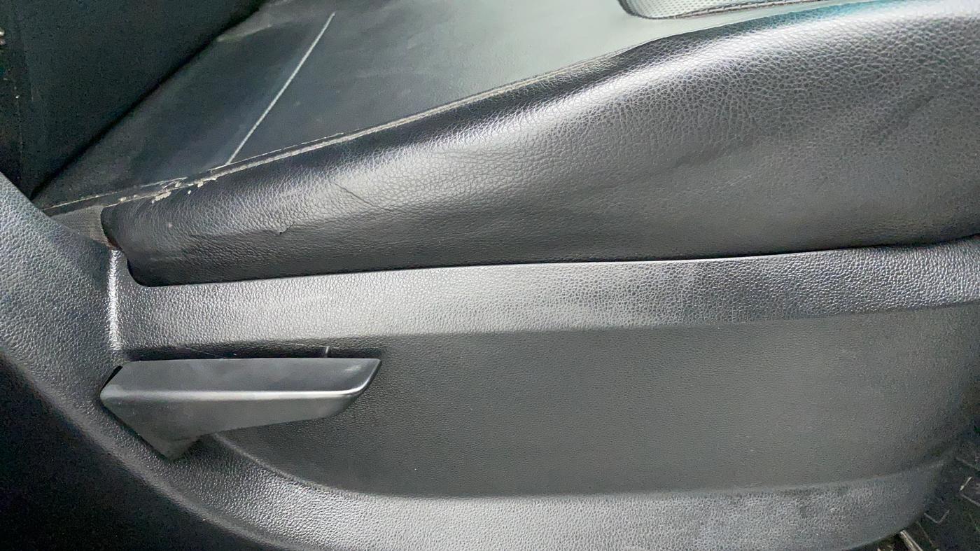 2019 Mahindra Kuv100 K2 TRIP CNG, CNG, Manual, 72,230 km, Driver Side Adjustment Panel