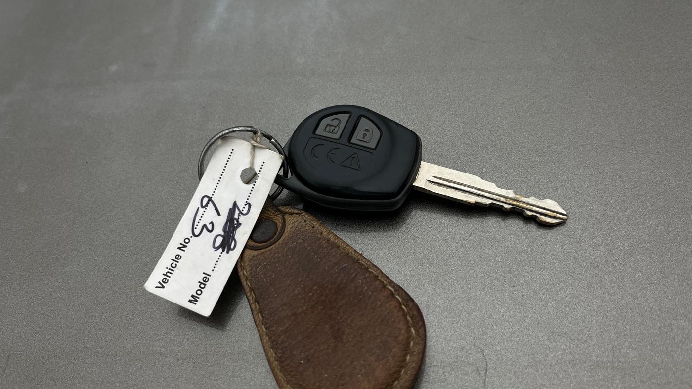 2021 Maruti Swift VXI AMT, Petrol, Automatic, 23,397 km, Key Close Up