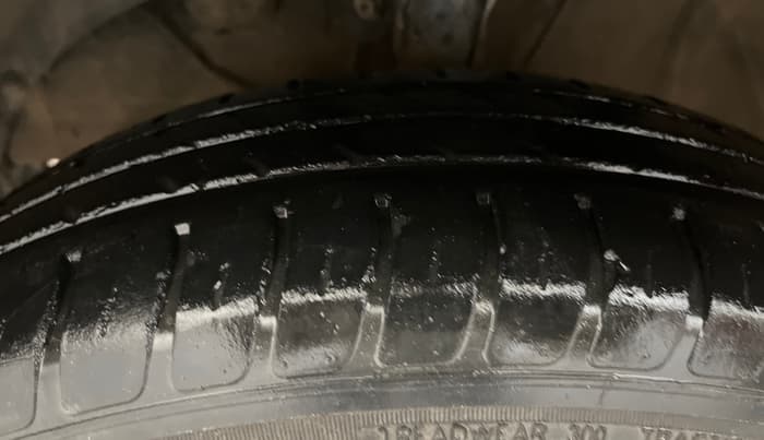 2021 Maruti Swift VXI AMT, Petrol, Automatic, 23,397 km, Left Front Tyre Tread