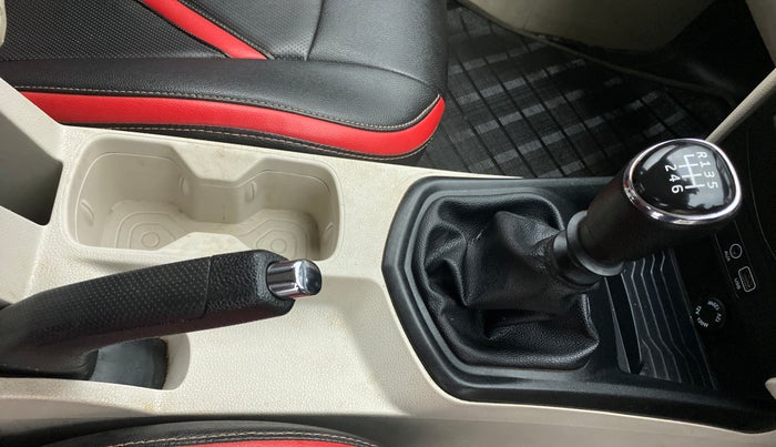 2019 Mahindra XUV300 1.5 W6 MT, Diesel, Manual, 37,875 km, Gear Lever
