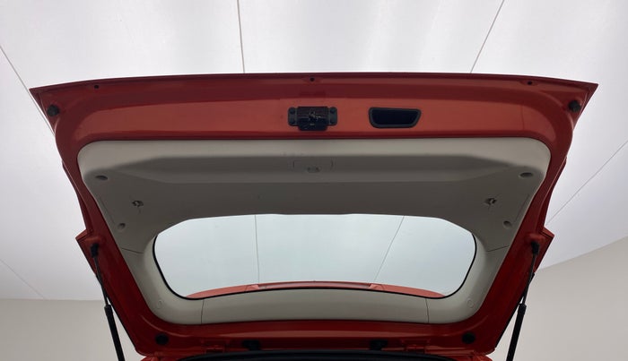 2019 Mahindra XUV300 1.5 W6 MT, Diesel, Manual, 37,875 km, Boot Door Open