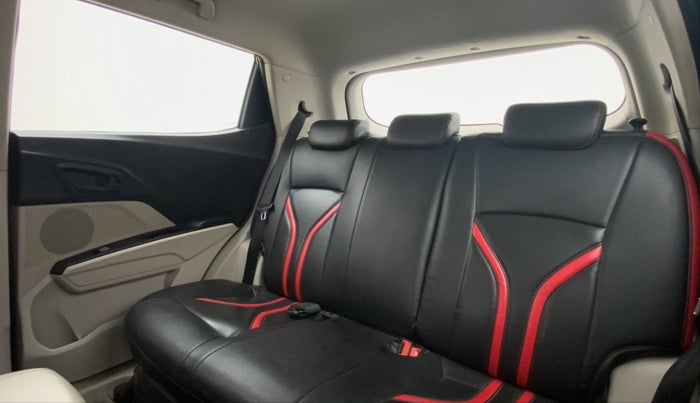 2019 Mahindra XUV300 1.5 W6 MT, Diesel, Manual, 37,875 km, Right Side Rear Door Cabin