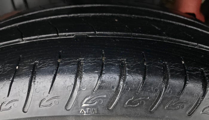2019 Mahindra XUV300 1.5 W6 MT, Diesel, Manual, 37,875 km, Right Rear Tyre Tread