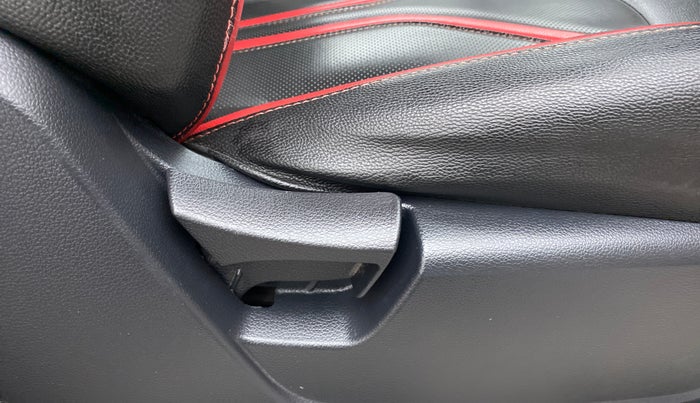 2019 Mahindra XUV300 1.5 W6 MT, Diesel, Manual, 37,875 km, Driver Side Adjustment Panel