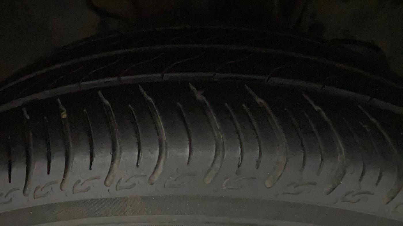 2016 Tata Tiago XT PETROL, CNG, Manual, 52,175 km, Right Front Tyre Tread