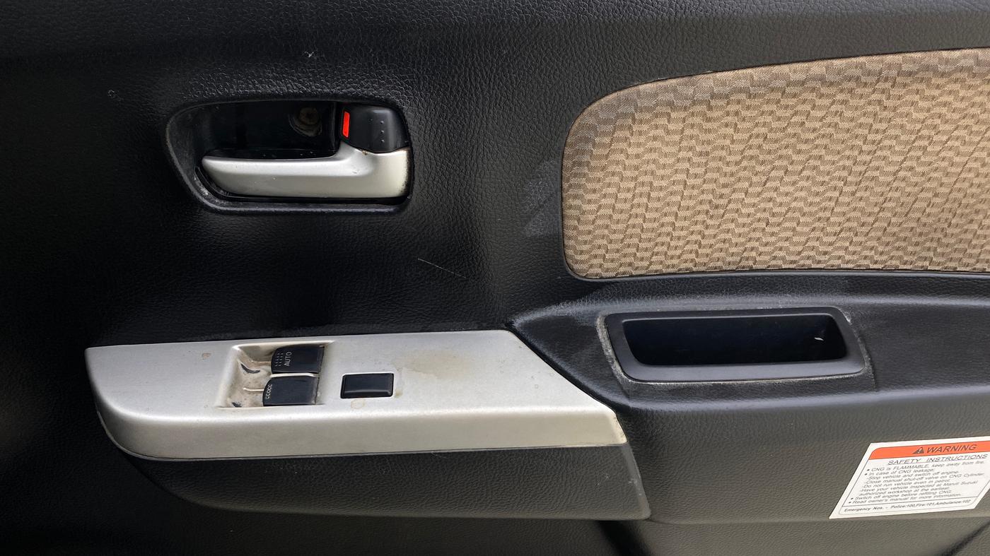 2018 Maruti Wagon R 1.0 LXI CNG, CNG, Manual, 70,117 km, Driver Side Door Panels Control