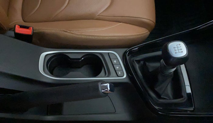 2021 MG HECTOR PLUS SHARP 2.0 DIESEL TURBO MT 6-STR, Diesel, Manual, 23,704 km, Gear Lever