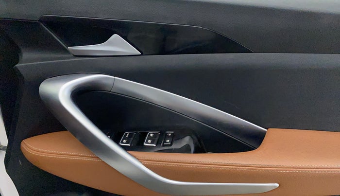 2021 MG HECTOR PLUS SHARP 2.0 DIESEL TURBO MT 6-STR, Diesel, Manual, 23,704 km, Driver Side Door Panels Control