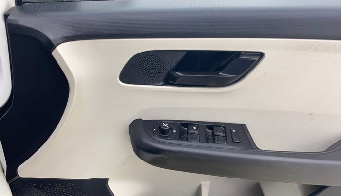 2021 Tata ALTROZ XT PETROL, CNG, Manual, 1,23,026 km, Driver Side Door Panels Control