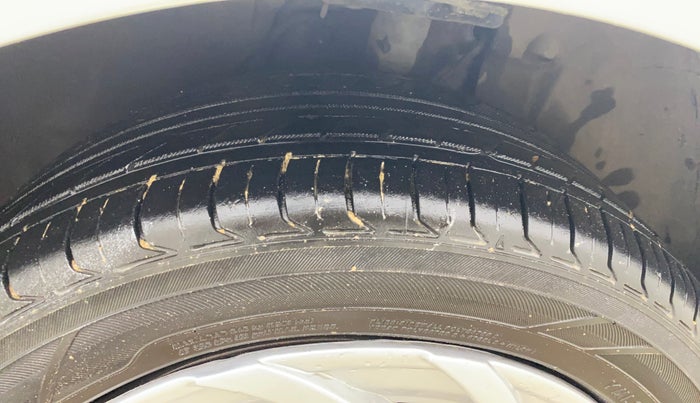 2021 Tata ALTROZ XT PETROL, CNG, Manual, 1,23,026 km, Left Front Tyre Tread