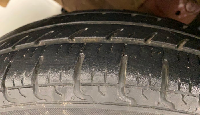 2017 Renault Kwid RXT 0.8, Petrol, Manual, 94,562 km, Left Front Tyre Tread