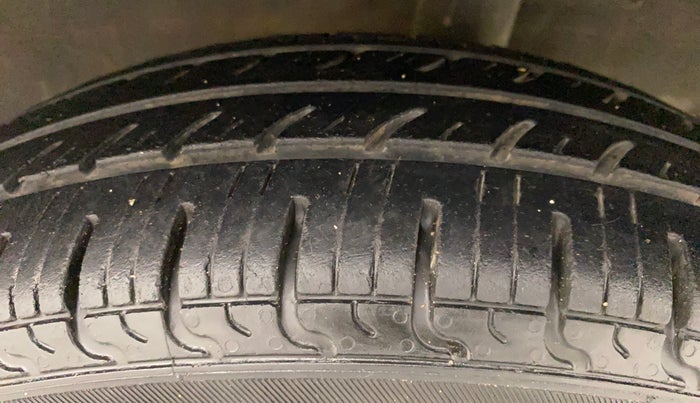 2017 Renault Kwid RXT 0.8, Petrol, Manual, 94,562 km, Left Rear Tyre Tread