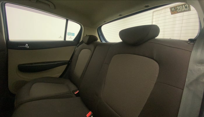 2013 Hyundai i20 SPORTZ 1.2, Petrol, Manual, 79,892 km, Right Side Rear Door Cabin