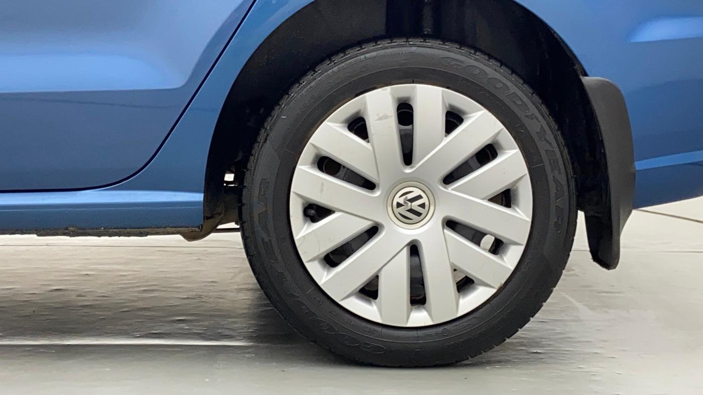 2017 Volkswagen Ameo COMFORTLINE 1.2, Petrol, Manual, 27,789 km, Left Rear Wheel