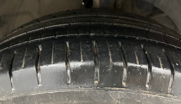 2019 Maruti Baleno ZETA PETROL 1.2, Petrol, Manual, 29,713 km, Right Front Tyre Tread