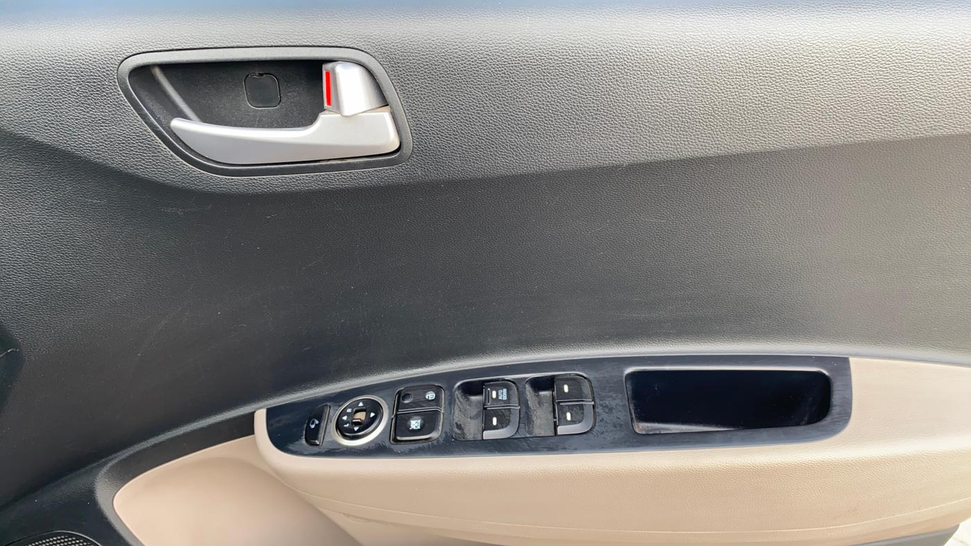 2018 Hyundai Grand i10 SPORTZ 1.2 KAPPA VTVT, Petrol, Manual, 48,214 km, Driver Side Door Panels Control