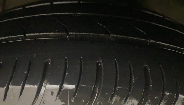 2016 Maruti Ertiga ZXI, Petrol, Manual, 86,019 km, Left Front Tyre Tread