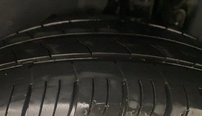 2016 Maruti Ertiga ZXI, Petrol, Manual, 86,019 km, Left Rear Tyre Tread