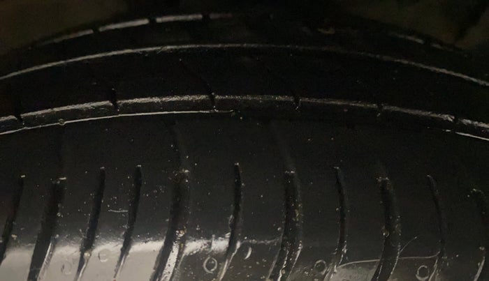 2016 Maruti Ertiga ZXI, Petrol, Manual, 86,019 km, Right Front Tyre Tread