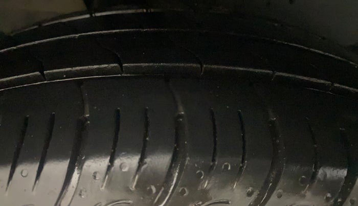 2016 Maruti Ertiga ZXI, Petrol, Manual, 86,019 km, Right Rear Tyre Tread