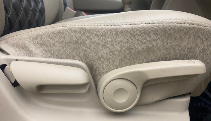 2016 Maruti Ertiga ZXI, Petrol, Manual, 86,019 km, Driver Side Adjustment Panel