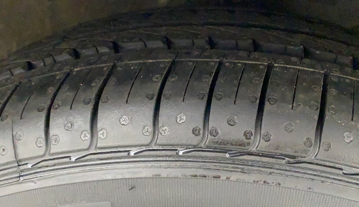 2019 Maruti Baleno DELTA PETROL 1.2, Petrol, Manual, 50,372 km, Right Front Tyre Tread