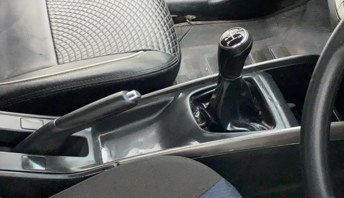 2019 Maruti Baleno DELTA PETROL 1.2, Petrol, Manual, 50,372 km, Gear lever - Boot cover slightly torn