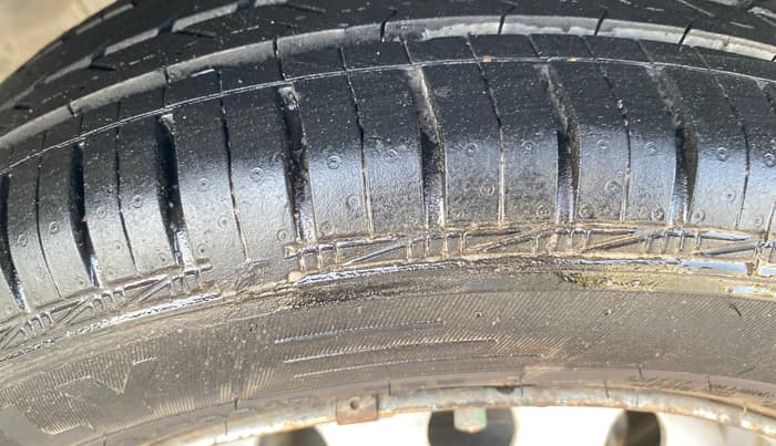 2017 Hyundai Eon ERA +, Petrol, Manual, 96,618 km, Left Rear Tyre Tread