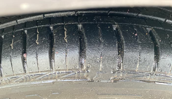 2017 Hyundai Eon ERA +, Petrol, Manual, 96,618 km, Right Front Tyre Tread