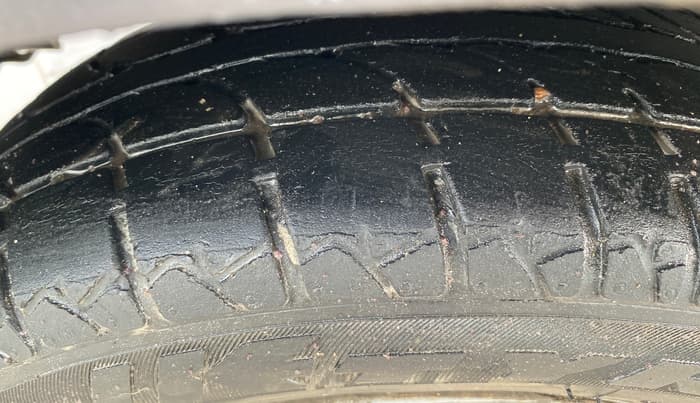 2017 Hyundai Eon ERA +, Petrol, Manual, 96,618 km, Right Rear Tyre Tread