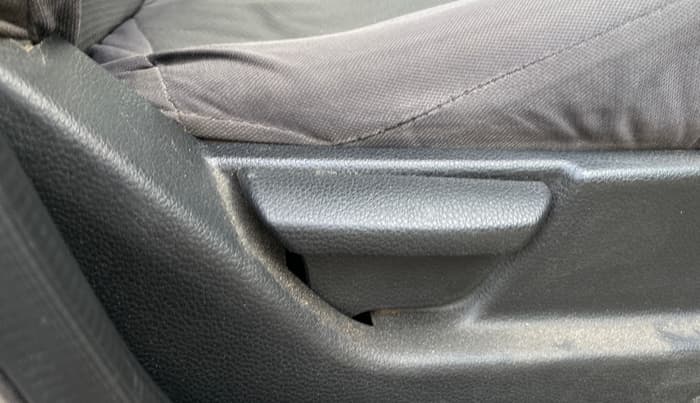 2017 Hyundai Eon ERA +, Petrol, Manual, 96,618 km, Driver Side Adjustment Panel