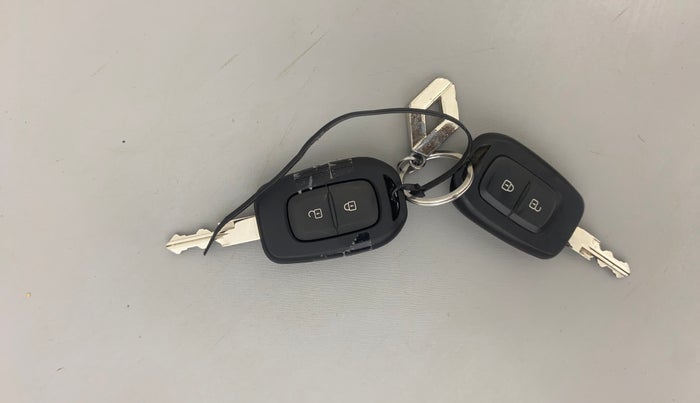 2017 Renault Duster 85 PS RXS MT DIESEL, Diesel, Manual, 1,43,991 km, Key Close Up