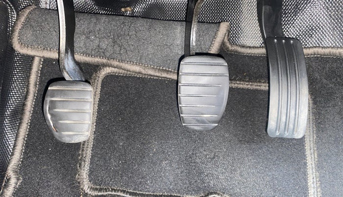 2017 Renault Duster 85 PS RXS MT DIESEL, Diesel, Manual, 1,43,991 km, Pedals