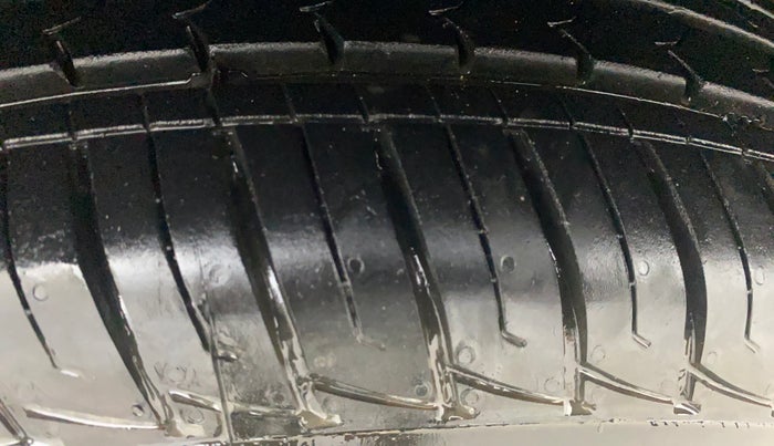 2017 Renault Duster 85 PS RXS MT DIESEL, Diesel, Manual, 1,43,991 km, Left Front Tyre Tread