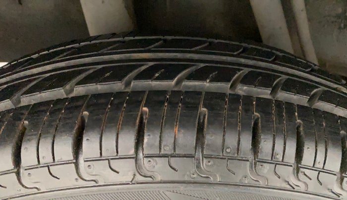 2015 Renault Kwid RXT 0.8, Petrol, Manual, 36,803 km, Right Rear Tyre Tread