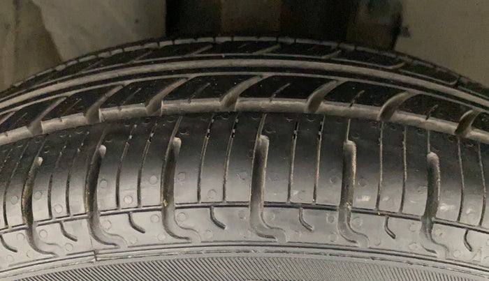 2015 Renault Kwid RXT 0.8, Petrol, Manual, 36,803 km, Right Front Tyre Tread