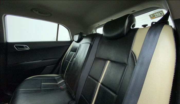 2016 Hyundai Creta SX PLUS 1.6 PETROL, Petrol, Manual, 14,025 km, Right Side Rear Door Cabin