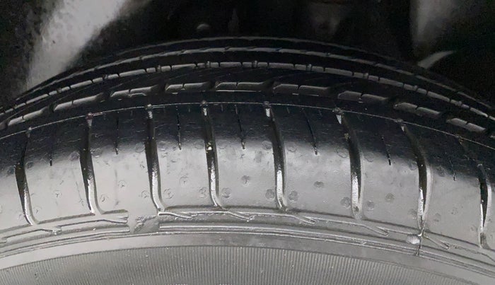 2016 Hyundai Creta SX PLUS 1.6 PETROL, Petrol, Manual, 14,025 km, Left Rear Tyre Tread